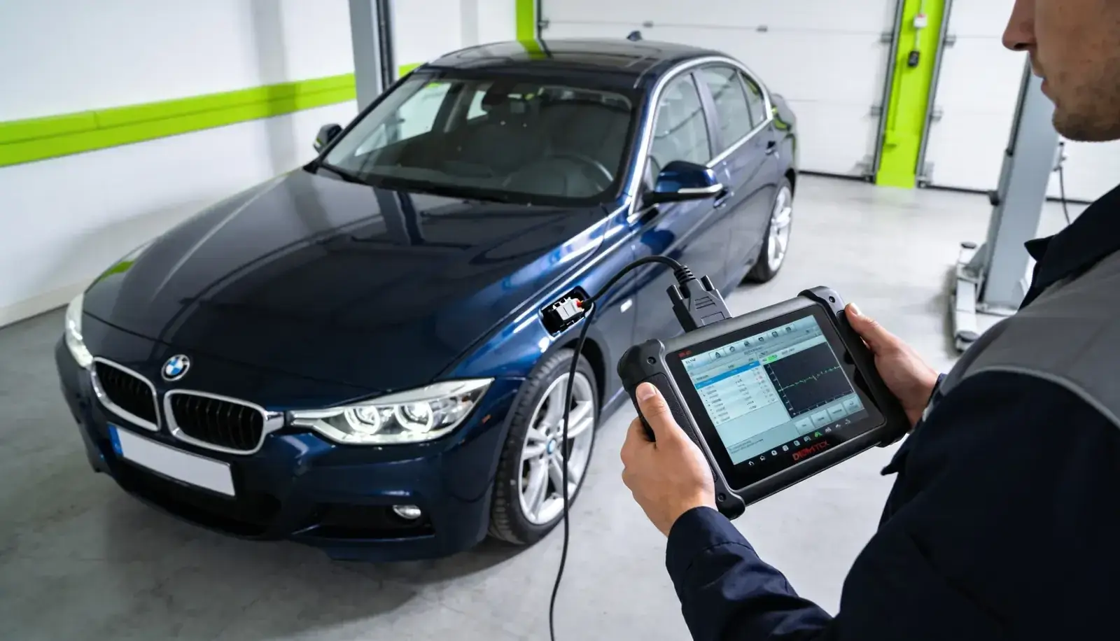 BMW em diagnóstico com scanner na Cidade Automotiva