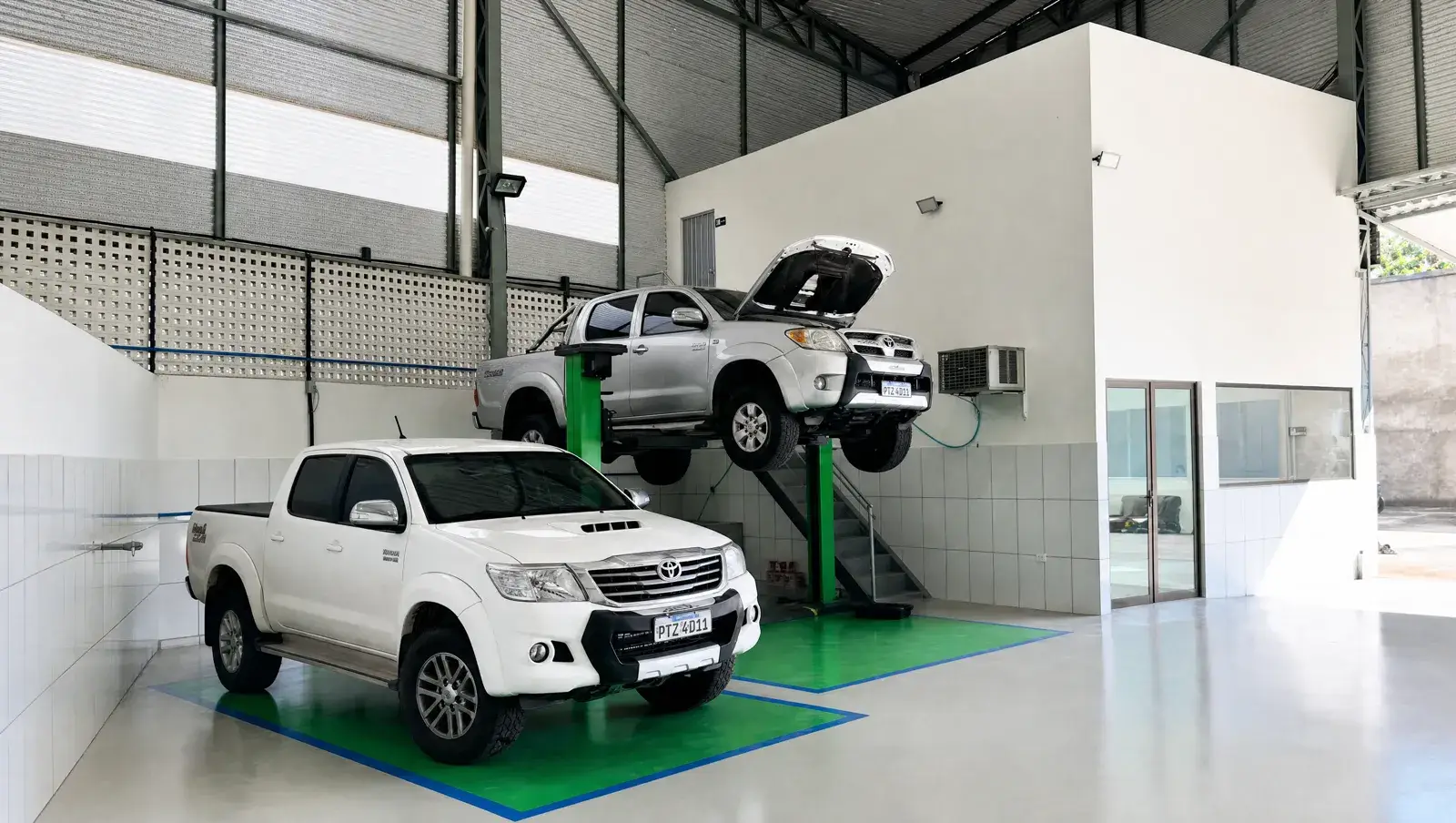 SUV em manutenção